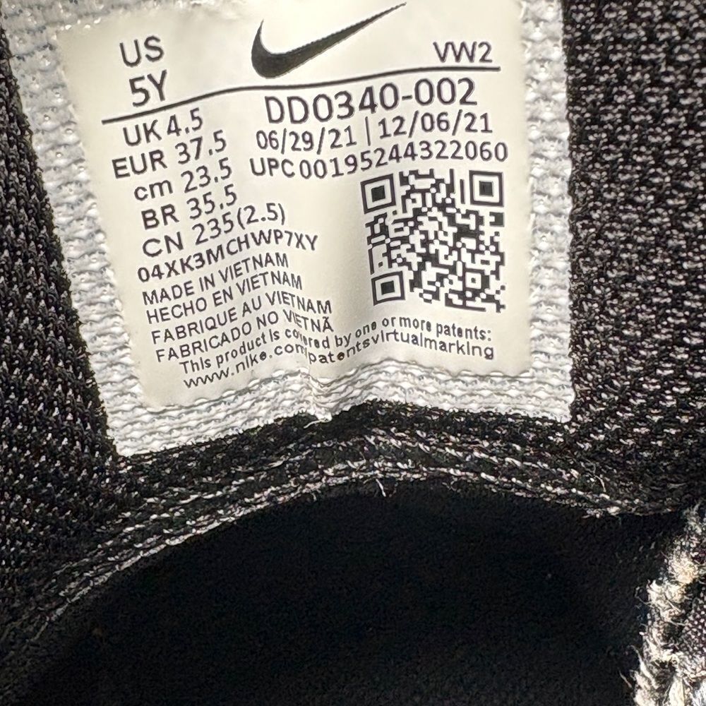 Size 5Y/6.5Women - Nike Kyrie Flytrap5 black shoes - Picture 8 of 8